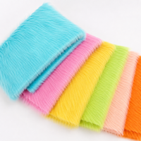 Tissu en fausse fourrure à poils longs coloré personnalisé, doux et moelleux, pour costumes, artisanat, décoration d'événements, OEM ODM