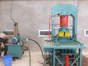 Máquina hidráulica para hacer bloques de plástico, pavimentación de carreteras, azulejo de suelo de plástico reciclado, máquina de ladrillos de plástico a la venta - Product Image 6