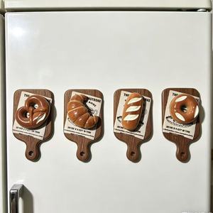 Pegatina 3D de simulación de pan para refrigerador, adhesivo magnético de resina con diseño de croissant y donut, accesorio creativo para cocina y hogar, decoración al por mayor - Product Image 4