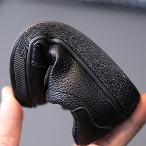 รองเท้าเด็กนักเรียนพื้นนิ่มสีพื้นเรียบง่ายสำหรับเด็กผู้ชายและเด็กผู้หญิง รองเท้าสีดำสำหรับเด็กนักเรียน ขายส่ง - Product Image 3