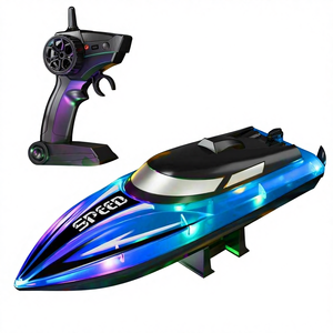 고속 2.4G 원격 조종 보트 조명 어린이 야외 물놀이 장난감 소년을 위한 완벽한 선물 USB 케이블 배터리 포함 - Product Image 1