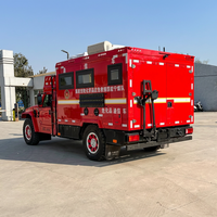 Véhicule de communication tout-terrain 4x4 haute capacité de franchissement, véhicule de commandement mobile diesel, transport de secours rouge
