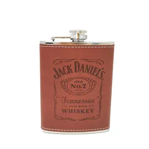 Mini braune Edelstahl-Whiskey-Hipflaschen für Spirituosen mit Ledernverpackung mit Logodruck für Geschäftsgeschenke verpackt