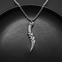 Pendentif Couteau Courbé Vintage Personnalisé en Acier Inoxydable Plaqué Or 18 carats, Collier de Bijoux de Mode Raffinés pour Hommes, Vente en Gros