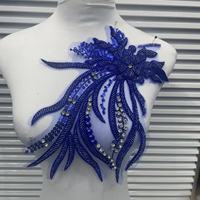 Tissu en dentelle orné de perles de cristal colorées, de paillettes et de strass, avec appliqué brodé pour robes de mariée et costumes de spectacle