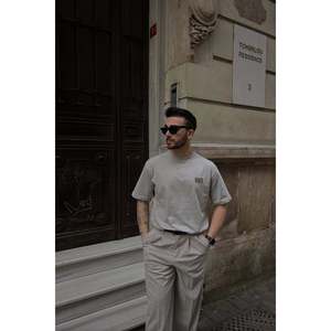 Camiseta 100% Algodón con Estampado Stone-Back, Transpirable y Anti-Pilling, Estampado Serigrafiado, Diseño Sólido, Estilo Ajustado - Product Image 1