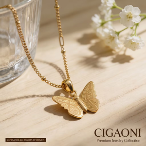 Collana con Farfalla in Calligrafia Araba Placcata Oro 18K, Sabr Amal (Pazienza Speranza), in Acciaio Inossidabile 316L Resistente all'Ossidazione - Product Image 1