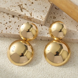 Nuevas Joyas de Acero Inoxidable Chapadas en Oro, Pendientes Redondos Grandes de <span class=keywords><strong>Metal</strong></span> Brillante Creativos para Mujer, Venta al por Mayor de Fábrica, Transfronterizo - Product Image 3