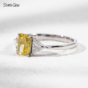 แหวนหมั้นเพชรทรงรัศมีสีเหลืองแฟนซี 3 เม็ด ทองคำขาว 18k จาก Starsgem เพชรเพาะเลี้ยง - Product Image 4