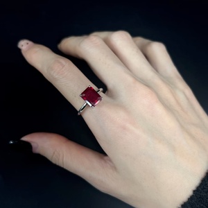 Bague de fiançailles en or 18 carats avec rubis de laboratoire rouge sang de pigeon, sertie griffes, bijoux fins de mariage - Product Image 3