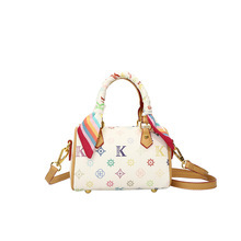Nouveau <span class=keywords><strong>Sac</strong></span> Fourre-tout Léger en PU de Luxe Vintage de Marque Célèbre pour Femme, avec Fermeture Éclair, Tendance, Imprimé, Forme Oreiller, Porté Épaule ou en Bandoulière - Product Image 1