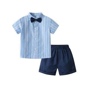 Elegante Completo Estivo per Bambini: Camicia a Righe con Papillon e Pantaloncini Tinta Unita, Outfit da Gentiluomo a Maniche Corte - Product Image 5