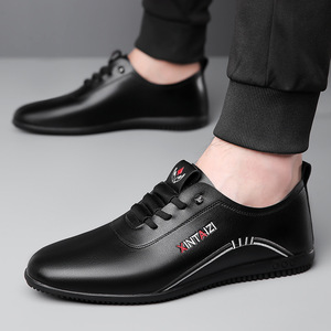 XINTAIZI Mocasines de cuero para hombre, zapatos informales con punta redonda y suela suave, zapatos planos sin cordones de estilo británico para jóvenes - Product Image 4