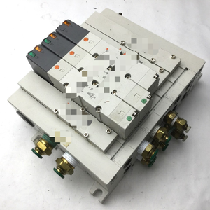 Banco de <span class=keywords><strong>3</strong></span> 2x Vq4200-5 &amp;   Válvula Solenoide 1x Vq4100-5, 2 posições 5 portas, 24vdc - Product Image 1