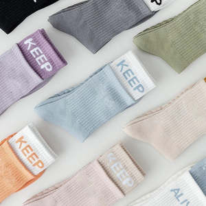 Chaussettes de yoga antidérapantes avec logo personnalisé, logo brodé personnalisé, chaussettes de yoga jacquard pour femmes, chaussettes de pilates antidérapantes - Product Image 3