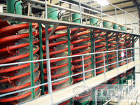 Usine complète de lavage de chrome Concentrateur de goulotte en spirale par gravité Machine de séparation de minerai de chromite Séparateur de sprial d'énergie et d'exploitation minière