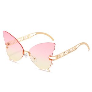 <span class=keywords><strong>Occhiali</strong></span> <span class=keywords><strong>da</strong></span> <span class=keywords><strong>sole</strong></span> di modo più nuovo 2020 farfalla <span class=keywords><strong>occhiali</strong></span> <span class=keywords><strong>da</strong></span> <span class=keywords><strong>sole</strong></span> <span class=keywords><strong>occhiali</strong></span> senza montatura shades di lusso su misura in metallo teardrop farfalla <span class=keywords><strong>occhiali</strong></span> <span class=keywords><strong>da</strong></span> <span class=keywords><strong>sole</strong></span> donne 1866 - Product Image 5
