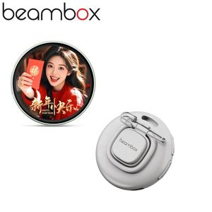 Badge LED animé Beambox Nikko avec cadre photo mobile et épingles pour chapeaux et sacs à dos – Accessoire LED mignon pour fans d'anime - Product Image 1