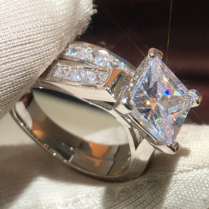 Set di Anelli Abbinati con Zirconi, Elegante Accessorio di Gioielleria per Coppie, Design Moderno per Uso Quotidiano Femminile - Product Image 2