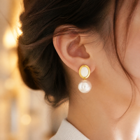 Boucles d'oreilles pendantes tendance en acier inoxydable et nacre SA Jewelry Love – Cadeau élégant pour femme / Bijou quotidien