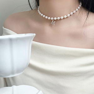 Collier de perles en argent Sterling S925 avec pendentif lettre M pour femmes, chaîne de clavicule de style coréen, à porter au quotidien - Product Image 1