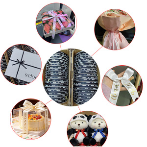 ริบบิ้นพิมพ์ลายฟอยล์สีโรสโกลด์ 3 มิติ ขายส่ง ริบบิ้นผ้าซาตินโพลีเอสเตอร์แบบม้วน ริบบิ้นโกรเกรน ริบบิ้นสั่งทำพร้อมโลโก้ สำหรับห่อของขวัญและตกแต่ง - Product Image 4