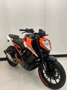<span class=keywords><strong>KTM</strong></span> DukeI 250 - <span class=keywords><strong>Moto</strong></span> à essence d'occasion à deux roues - <span class=keywords><strong>Moto</strong></span> de rue - Finition d'origine - Garantie de qualité - Product Image 3