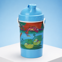 Bouteilles d'eau en plastique écologiques à imprimé dessin animé 3D pour enfants, design tendance avec paille, idéales pour le camping et l'eau bouillante