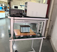 Machine de soudage par points manuelle à portique pour batteries lithium-ion électriques 18650 21700 26650 32700