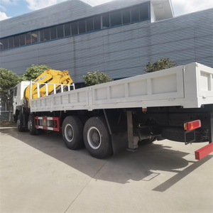 Camion grue articulée d'occasion Sinotruck HOWO 8X4, 380 CV, moteur Yuchai, 35 tonnes, avec pompe et roulement - Product Image 4