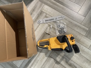 Motosega Elettrica Ricaricabile <span class=keywords><strong>Professionale</strong></span> da 16 Pollici, 2000W, Portatile, con <span class=keywords><strong>Batteria</strong></span> al Litio, per Taglio Legno - Product Image 4