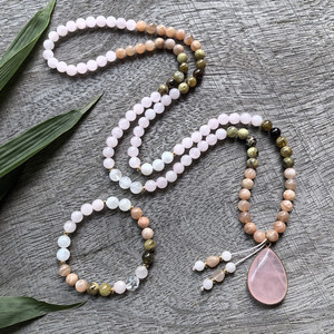 108 Perle, Pietra del Sole, Pietra di Luna, Granato, JapaMala, Pietra Naturale, Collana Mala con Perline, Braccialetto per Meditazione, Cristalloterapia, Regalo per Te - Product Image 3