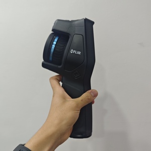 Cámara Termográfica Avanzada Teledyne FLIR E76 Serie Exx, 320x240 IR, Enfoque Automático Asistido por Láser, Inspección de Rutas, Wi-Fi, 1 Año de Garantía - Product Image 4