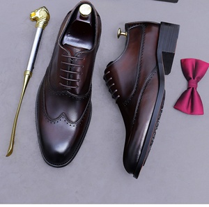 Chaussures en cuir de luxe de haute qualité, fabriquées à la main avec trois empiècements Goodyear, style business décontracté, chaussures en cuir formelles gravées pour hommes - Product Image 1