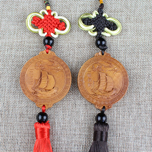 Colgante de madera de durazno para coche, diseño de navegación suave, color rojo y negro, decoración religiosa para templo, regalo para espejo retrovisor interior del coche - Product Image 1