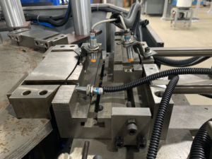 Machine de perçage et de taraudage rotative à six postes, multi-axes, pour le perçage et le taraudage de dents - Product Image 2