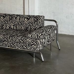 बाहौस मध्य प्राचीन अल्पसंख्यक ज़ेबरा प्रिंट सोफा डिजाइनर स्टेनलेस स्टील रेट्रो तीन-व्यक्ति विला अपार्टमेंट लिविंग रूम सोफा - Product Image 2