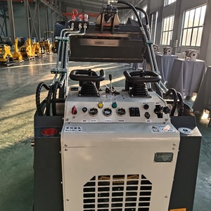 Mini-chargeuse sur chenilles GJEM, prix usine, machine de terrassement, moteur essence bicylindre 25 CV, couple de charge élevé 898 kg - Product Image 4