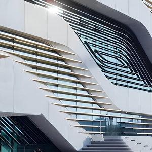 Sistema de Fachada de Muro Cortina de Aluminio Contemporáneo, Impermeable, con Aislamiento Térmico y Acústico, para Exteriores de Edificios de Oficinas - Product Image 1