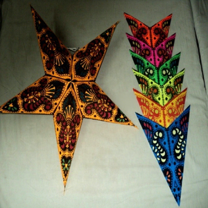 Lámparas/Linternas de Papel Impresas Multicolores Hechas a Mano de 60 cm, Marca LAXMANS, Decoraciones Navideñas de Interior, Venta al Por Mayor desde India - Product Image 1