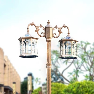 Lampadaire de jardin extérieur en fer avec abat-jour en verre LED, lumière blanc chaud 2700K, IP66, ampoule A19 non amovible, AC 220V, détecteur de mouvement, alimenté par énergie solaire - Product Image 2