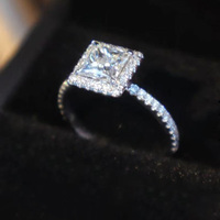Mode 1ct D VS2 Radiant Cut Lab Créé Diamant Bague De Fiançailles De Mariage pour Femmes 14K 18K Bijoux En Or Massif