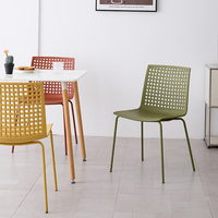 Chaise monobloc économique en plastique, chaises d'église, table et chaise pour chambres d'hôtel