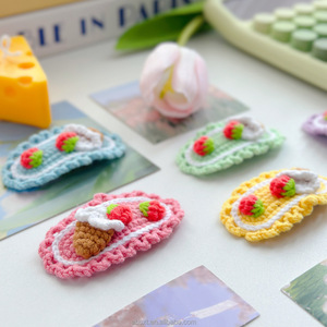 Schattige BB haarspeldjes, zoete meisjes haaraccessoires, aardbeienijs, handgemaakt gebreid gehaakt haarspeldje, handwerk - Product Image 1