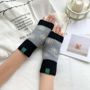 Gants d'hiver unisexes Patchwork Snowflake Jacquard Gants demi-doigts tricotés avec écran tactile Mitaines avec étiquette décorative - Product Image 3