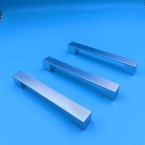 Manijas de gabinete de aleación de zinc de estilo europeo, en forma de barra, de aleación de aluminio cromado, herrajes duraderos para puertas de gabinetes - Product Image 3