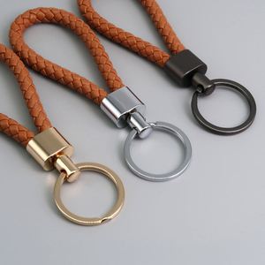 Llavero Giratorio de 360 Grados con Cuerda Trenzada y Colgante de Cuero PU para Hombre y Mujer - Product Image 4