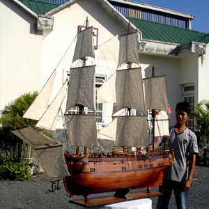 แบบจำลองเรือ HM Bark Endeavour XL ทำจากไม้มะฮอกกานี สไตล์เรือเดินสมุทร สีไม้ธรรมชาติ ของตกแต่งบ้าน ผลิตในเวียดนาม TS0006W-150 - Product Image 1