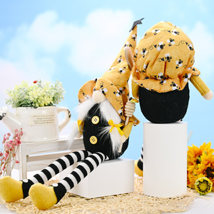 2021 Figurine de Vieil Homme Sans Visage à Longues Jambes, thème Festival des Abeilles Transfrontalier, Ornement Créatif Vieil Homme de la Forêt et Abeille - Product Image 4