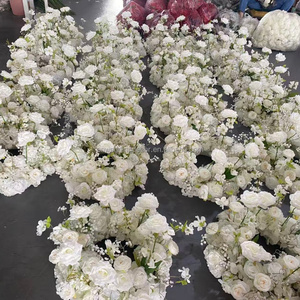 Alte file bianche lisce di <span class=keywords><strong>fiori</strong></span> sono usate come <span class=keywords><strong>fiori</strong></span> del corridoio per decorare il bordo del palcoscenico del matrimonio - Product Image 4